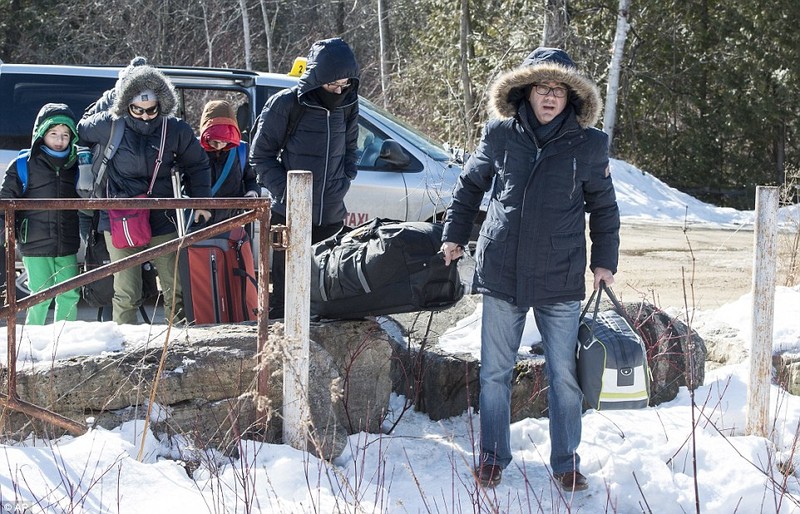 Anh dong nguoi nhap cu o at vuot bien sang Canada-Hinh-4